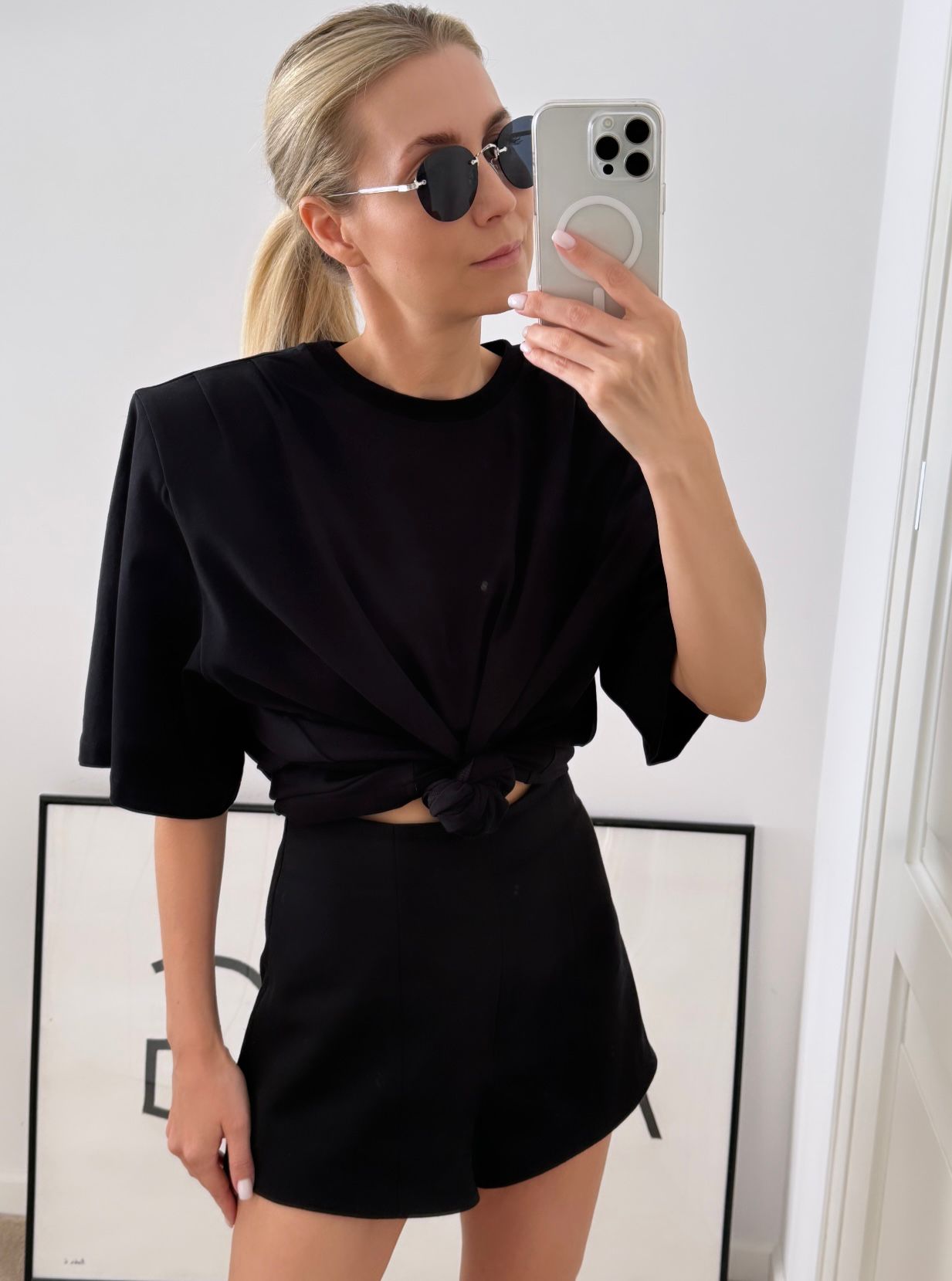 CZARNY T-SHIRT MILY