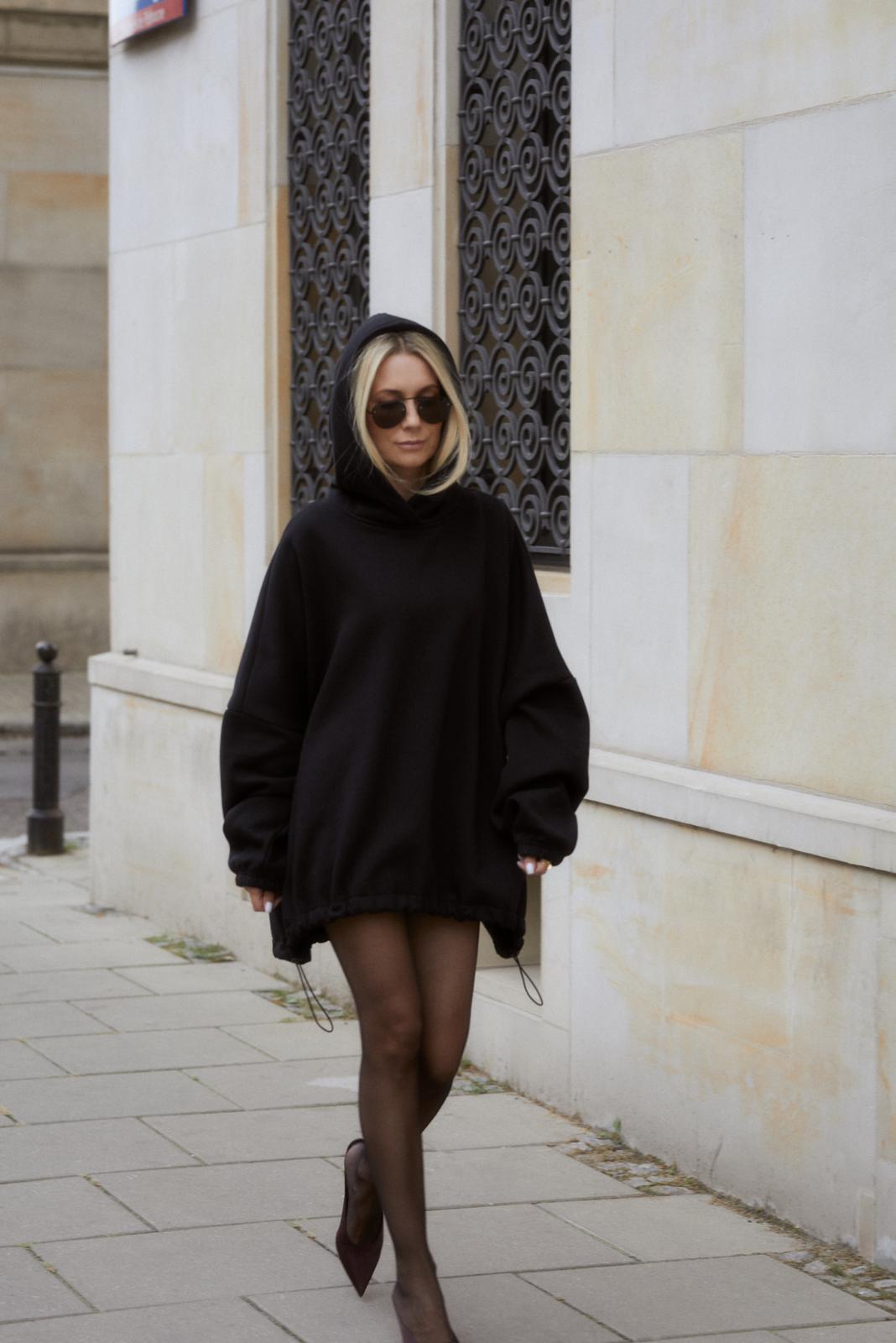 CZARNA BLUZA Z KAPTUREM MOLLY