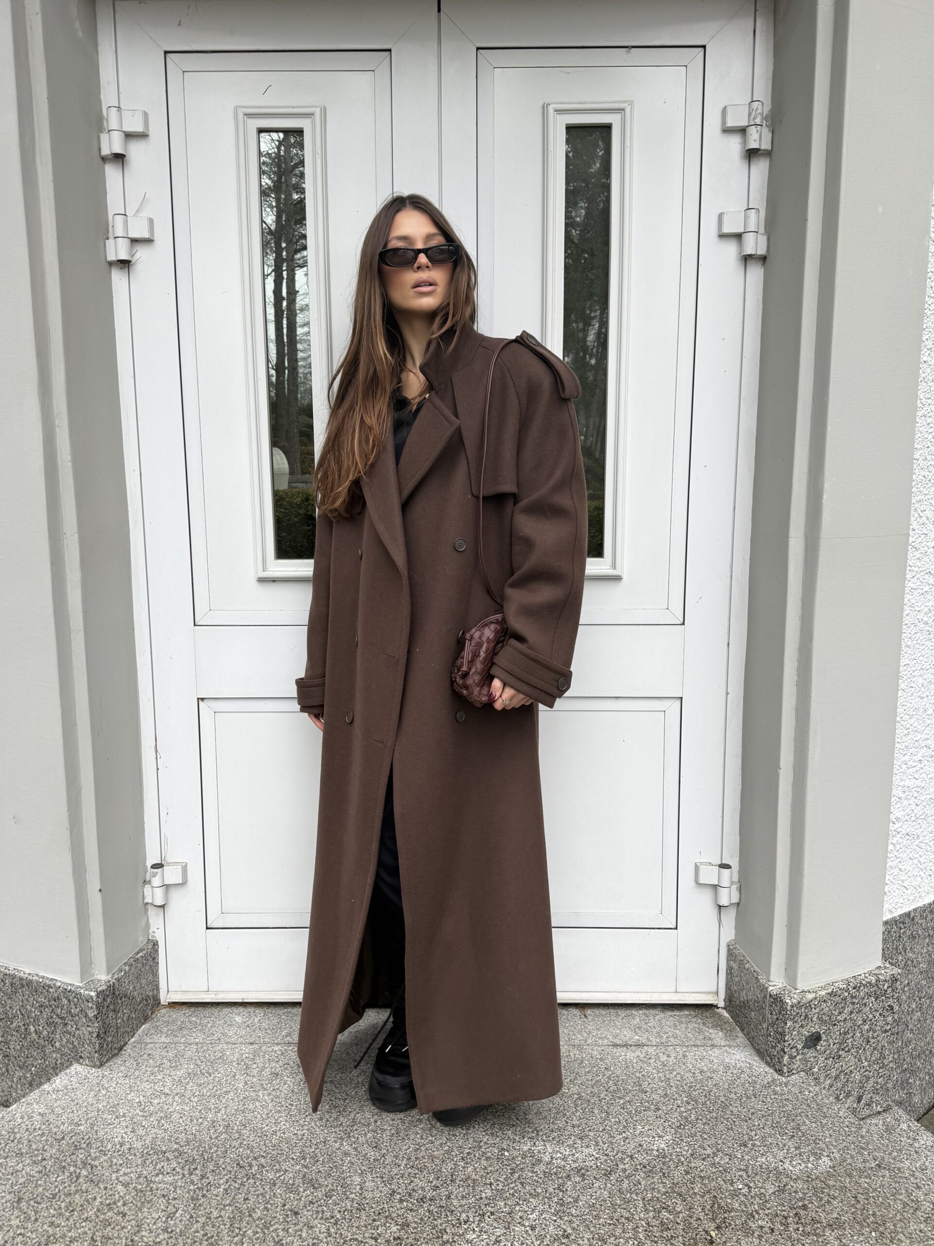 BRĄZOWY PŁASZCZ ANFI